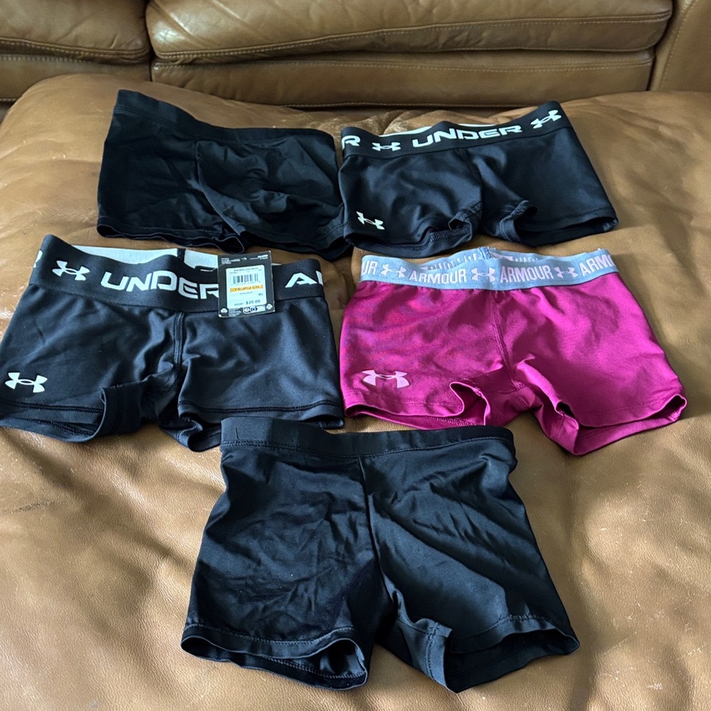 Under Armour girls - Black & Magenta Accent